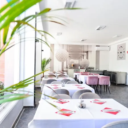 Elmeny Balaton מלון 3*